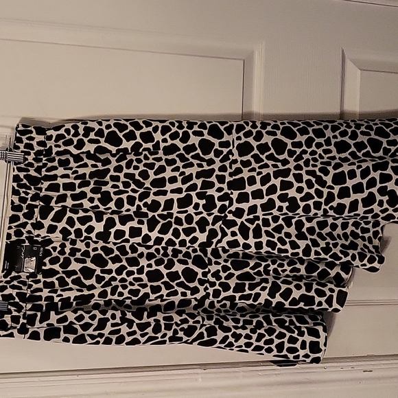 *NWT Inc. Emerald Asymmetrical Giraffe Print Mid Rise Lined Skirt. - Picture 5 of 11